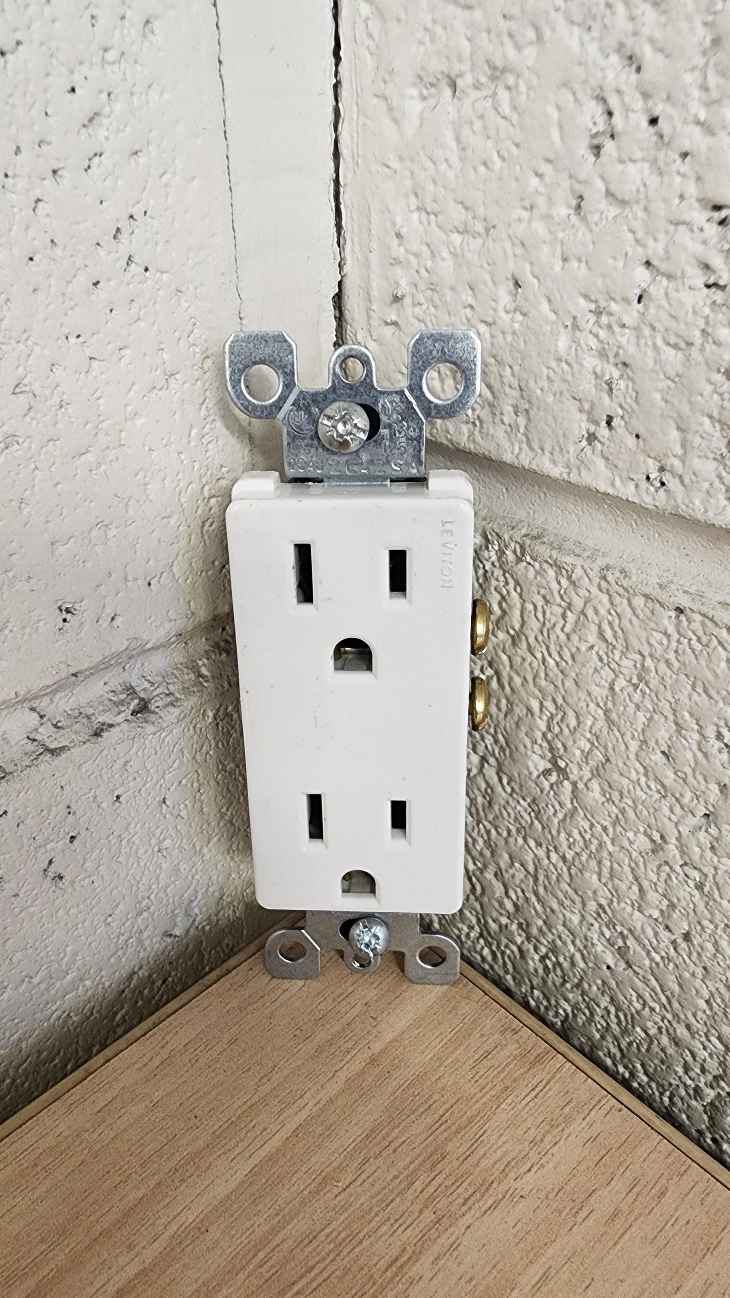 Receptacle 120 Volt 15 Amp