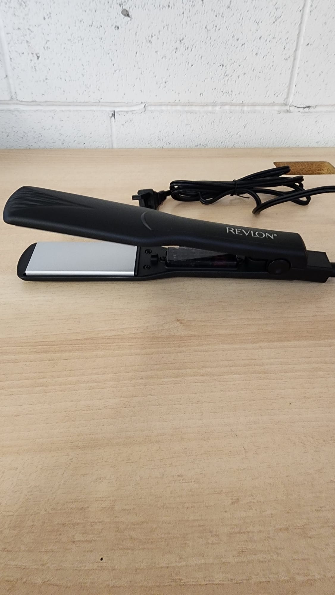 Revlon Fast Results Ceramic Flat Iron, 1-1/2 Inch